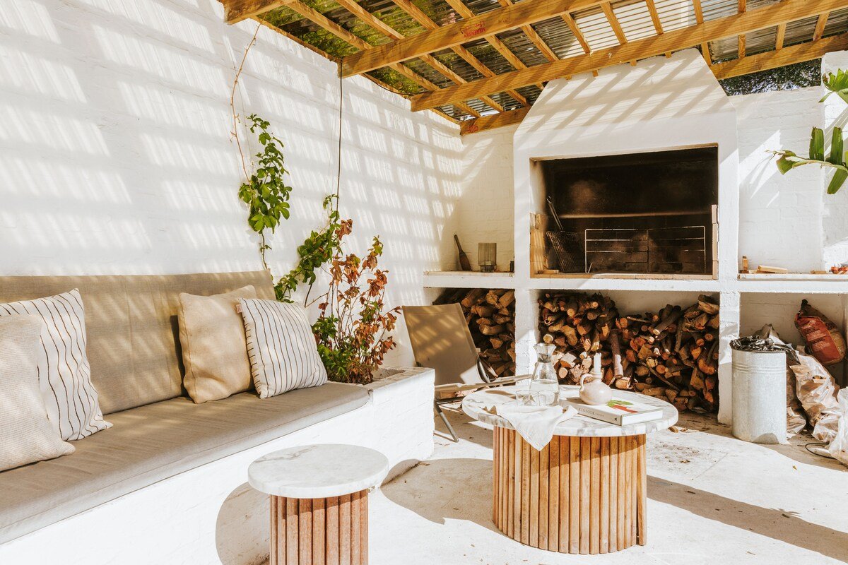 Contemporary family home with pool gallery image 4