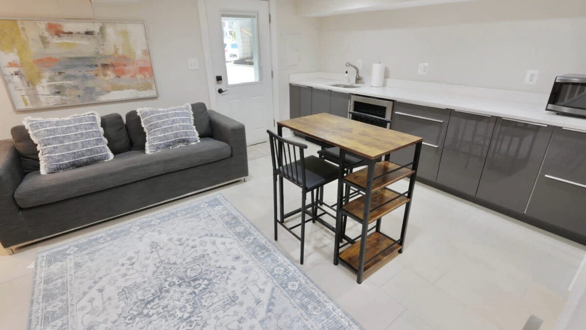 Anchored Abode – Family Friendly Cap Hill gallery image 3