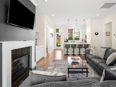 6 Bed – Perfect close 2 Downtown NFL Sunday Ticket