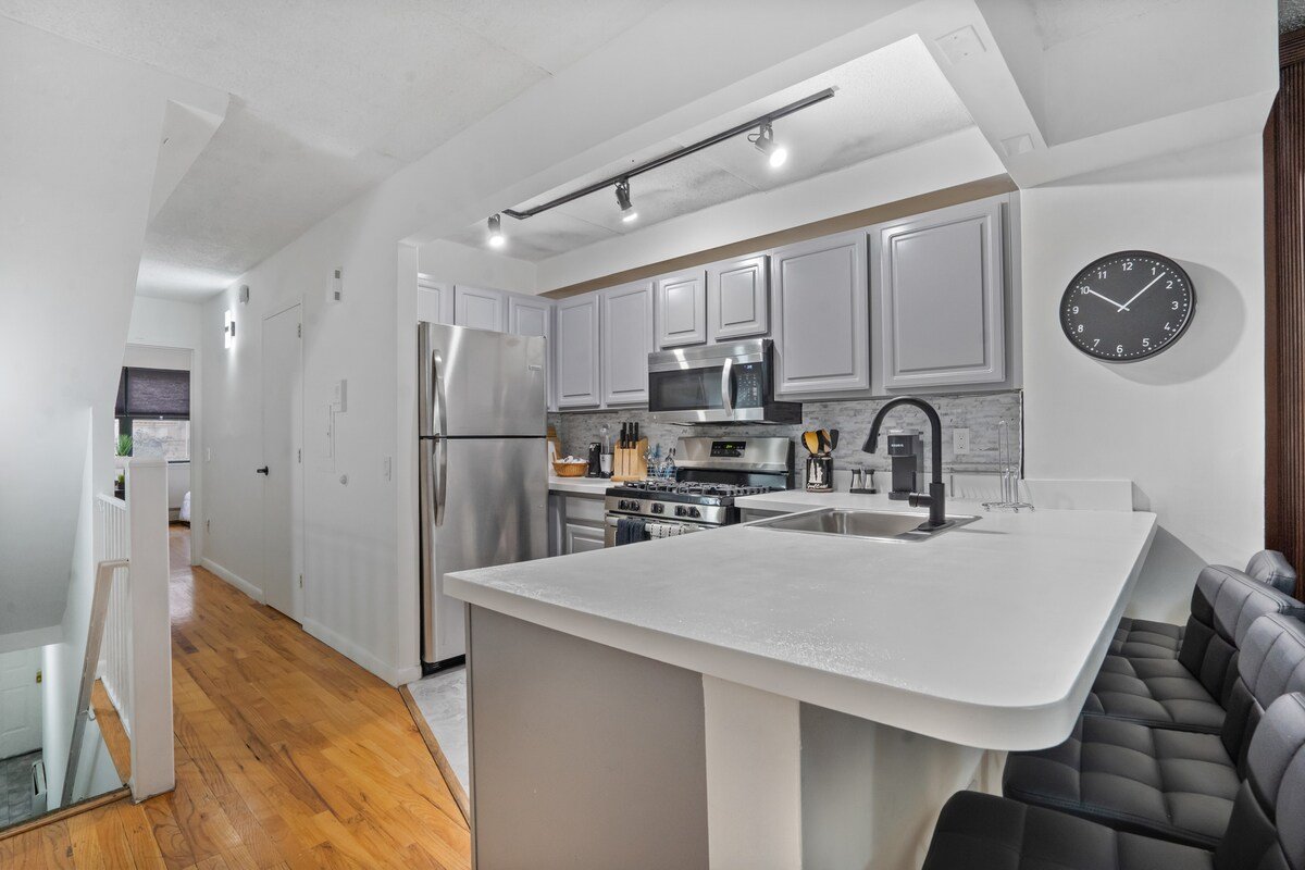 Modern Spacious 3BR 2BTH APT in Manhattan gallery image 5