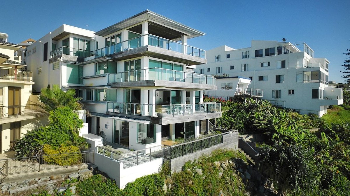 On The Rocks | Beachfront To Convent Beach gallery image 5