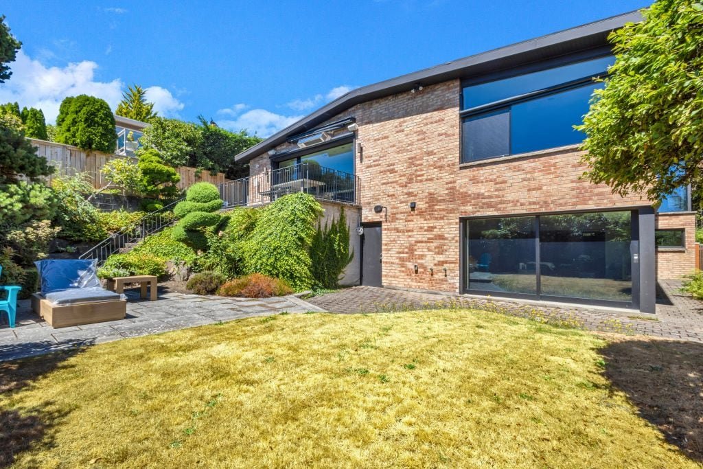 Luxurious Estate Home with Gym, Sauna & City Views gallery image 4