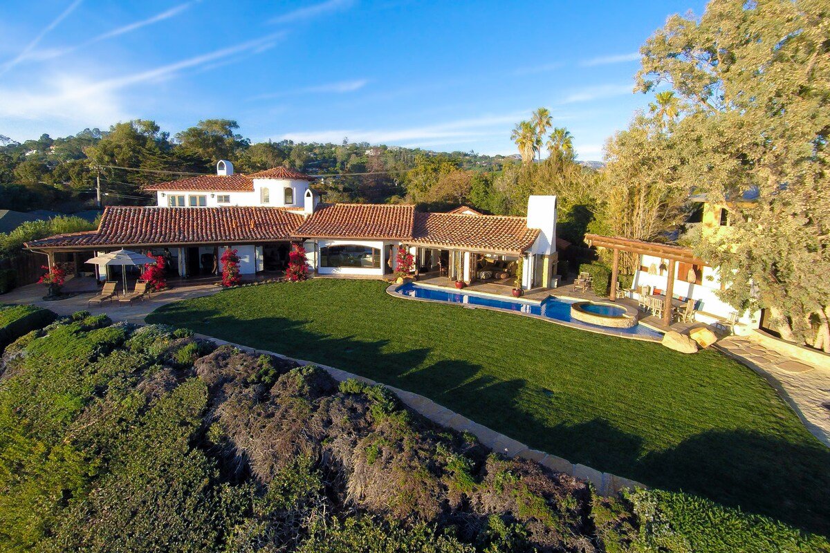 Hacienda Oceanfront with Pool and Private Beach