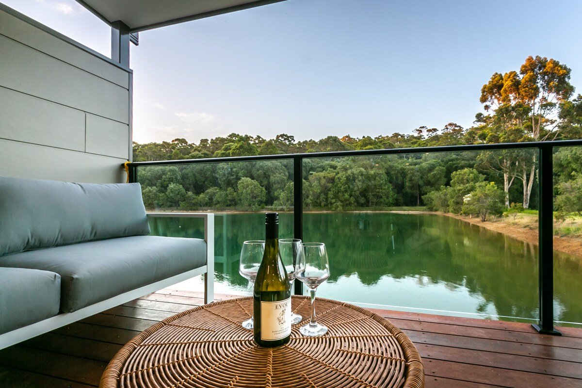 Maison du Lac – house on lake, close to town gallery image 5