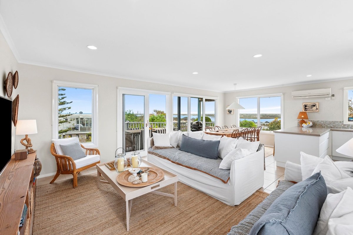 Tyntynder | Coastal Beach House | Panoramic Views gallery image 2