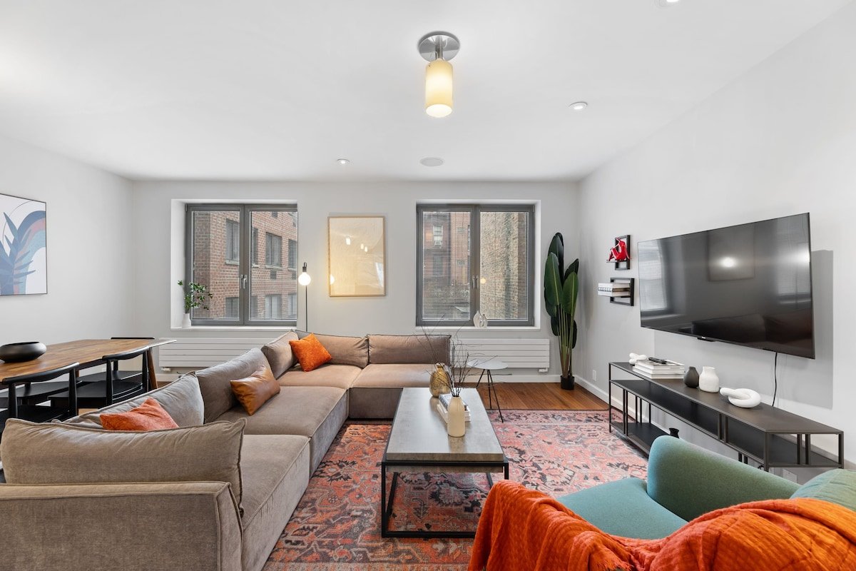 RoveTravel | Gotham House II | 3BR Luxury Duplex gallery image 3