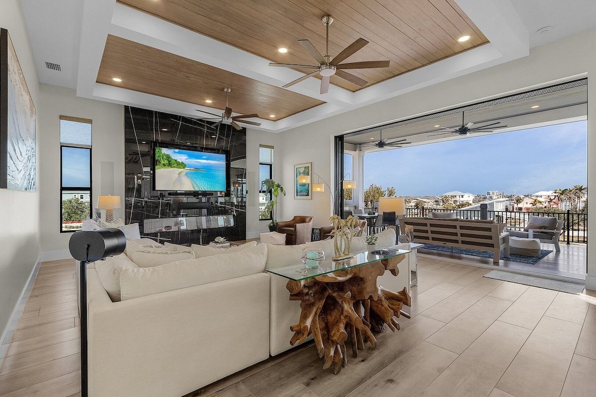 749 New Luxury 7BR Oasis w/ Dock, Pool & Gulf View gallery image 2