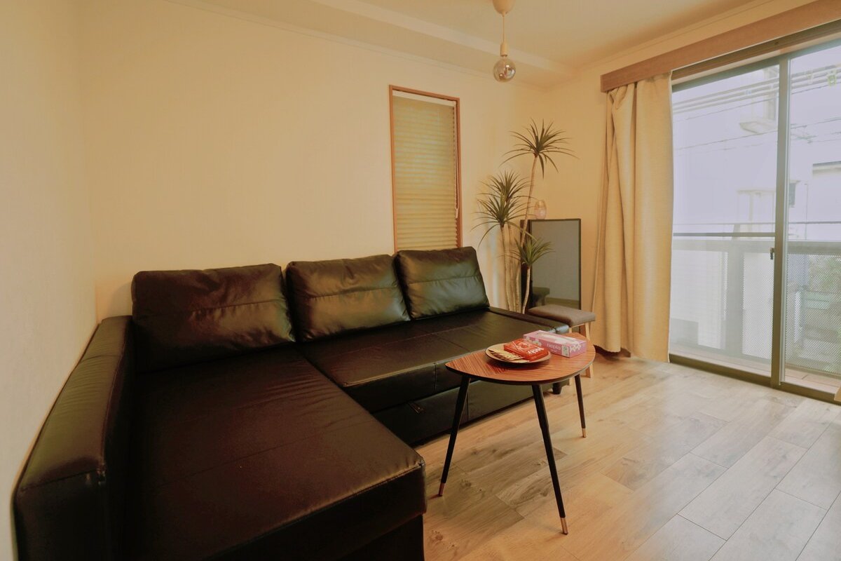 A single villa. The subway station is very close. gallery image 4