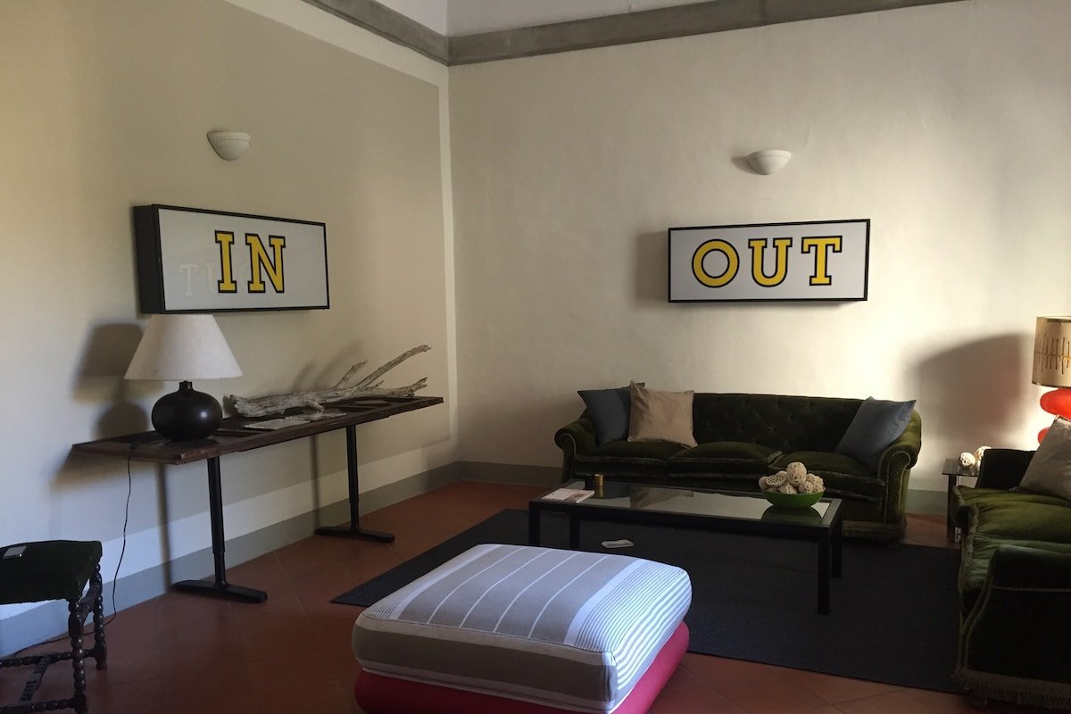 Deco eclecttica in Casa del 14′ secolo con corte gallery image 2