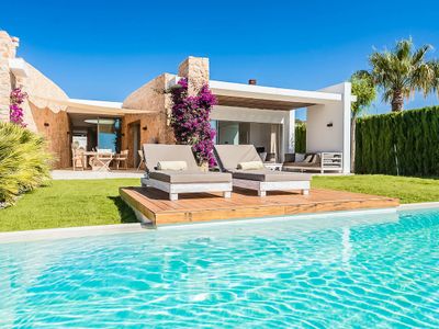 Luxury – Private Pool- Garden view rooms- Gym- Spa