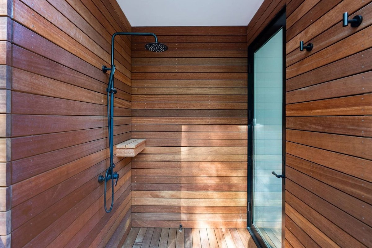 Modern sanctuary gallery image 5