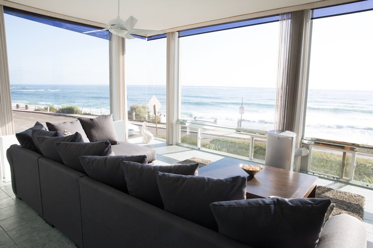 Stunning Windansea Ocean Front (A)! gallery image 4