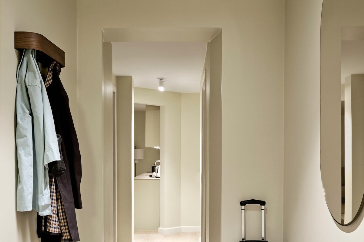 Three Bedrooms, Two Bathrooms Hotel Apartment gallery image 5