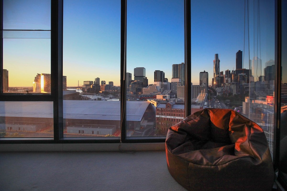 Amazing View 3 BR*2BTH*P APT in Heart of Southbank gallery image 4