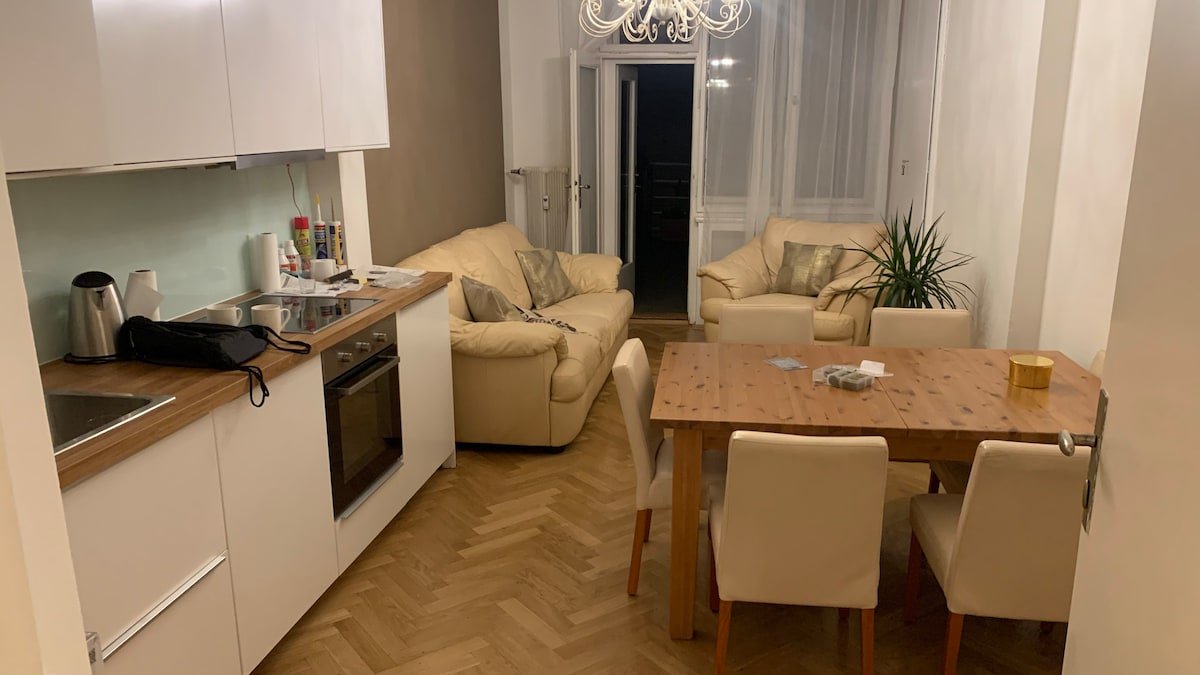 Anenska by Charles Bridge 3 gallery image 5