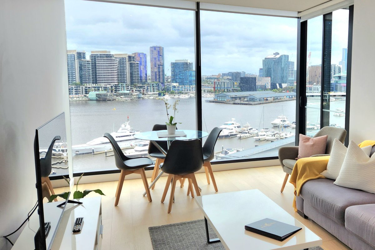 Classic 2 bedroom harbour views