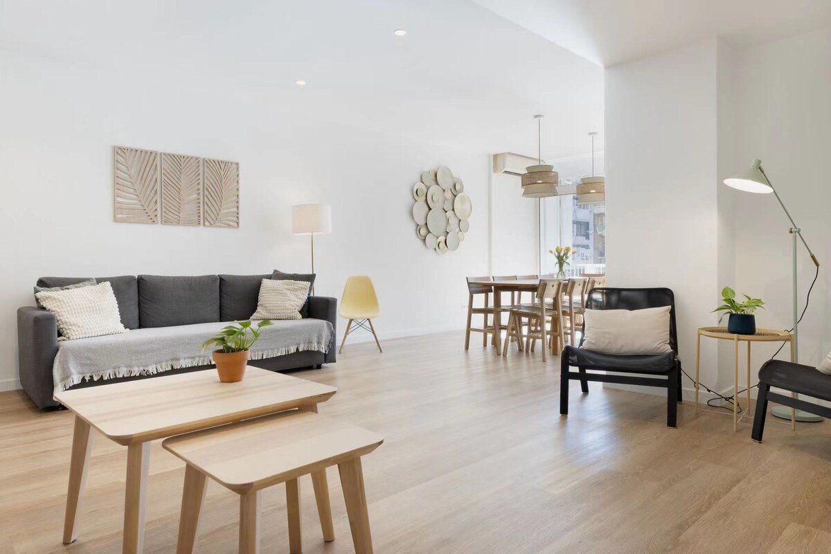 Spacious & Bright 4-Room Apartment in BCN Center gallery image 3