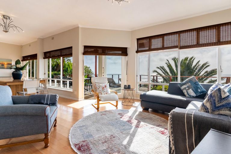 Seaside Panache - Cosy home with pool