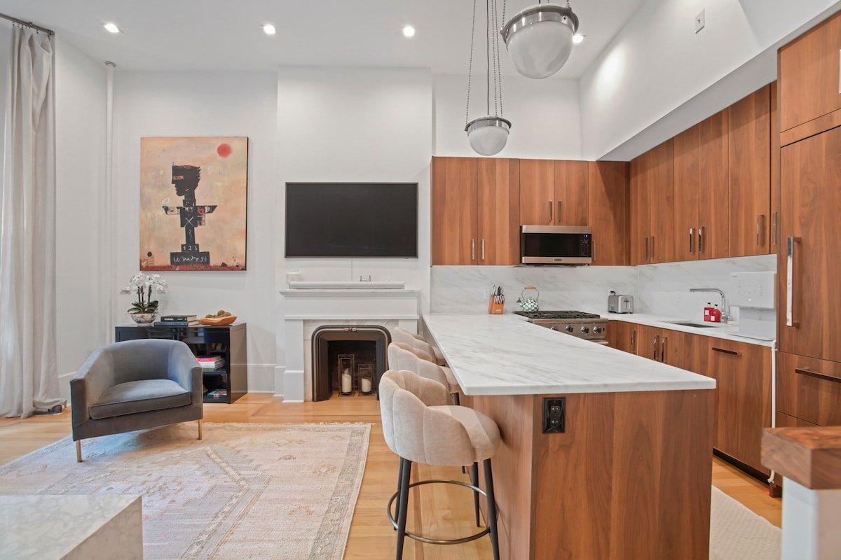 Modern 2BR Duplex | Garden Retreat Midtown east gallery image 5