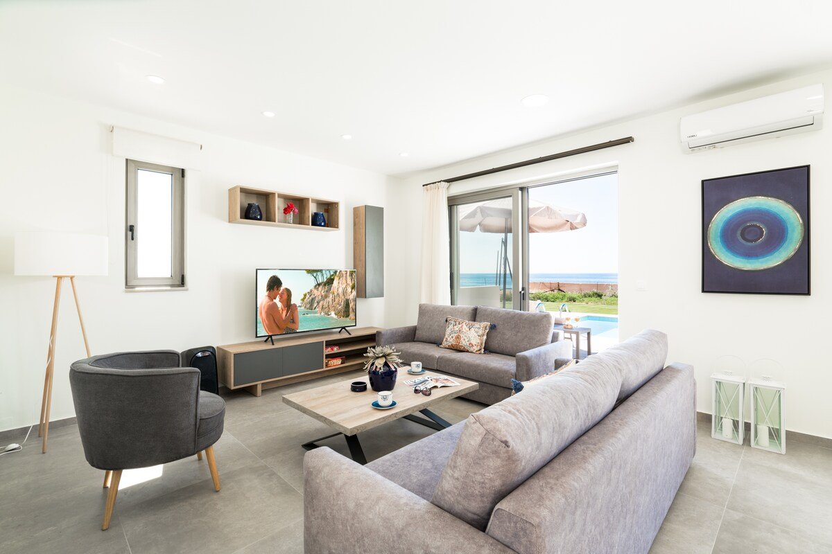 Beachfront Villa w/Private Pool, Kids area and BBQ gallery image 5