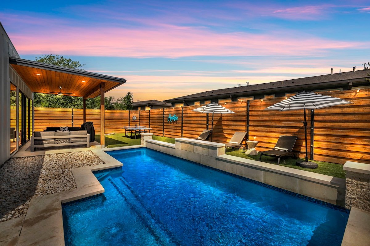 Luxury Villa 5 min to SoCo & DT+ Heated Pool gallery image 2