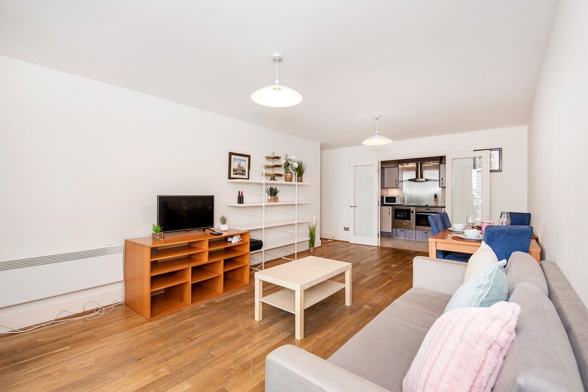 Amazing Thames River View Apartment gallery image 5