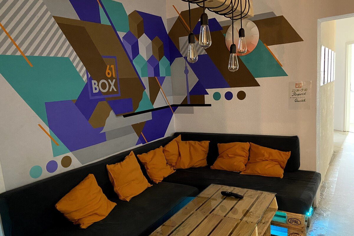 Creative art loft, 7 room, 2 bath, hip area gallery image 5