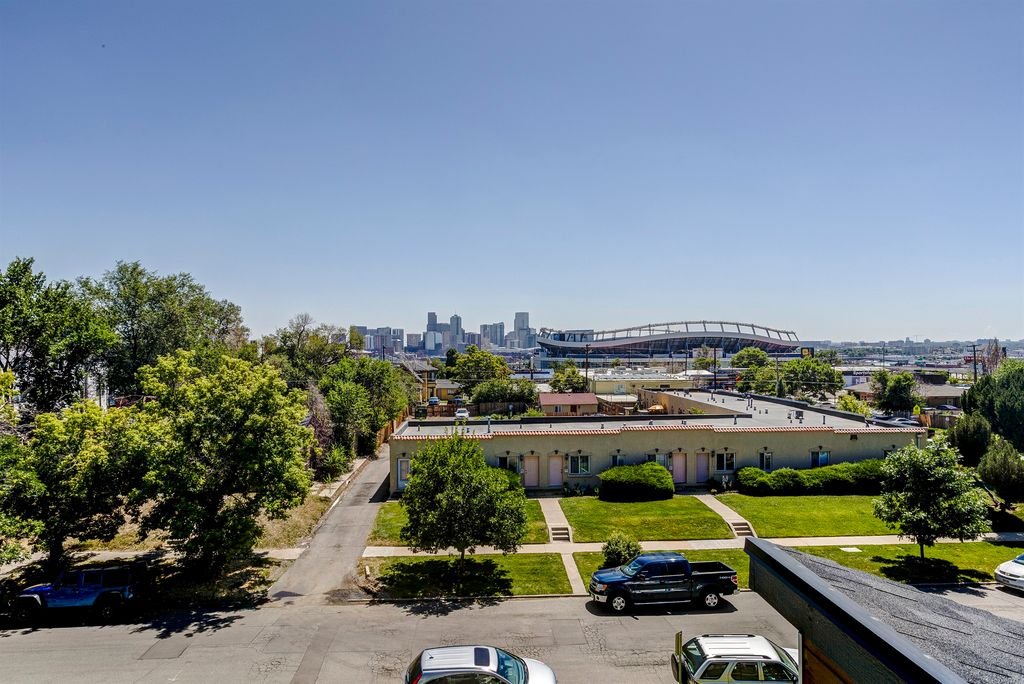 5 Bedroom Modern Home | Central Denver | Garage gallery image 4