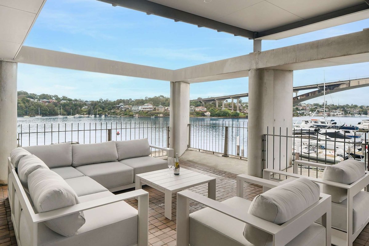 Sydney Harbour-Front Home With Views & Parking gallery image 2