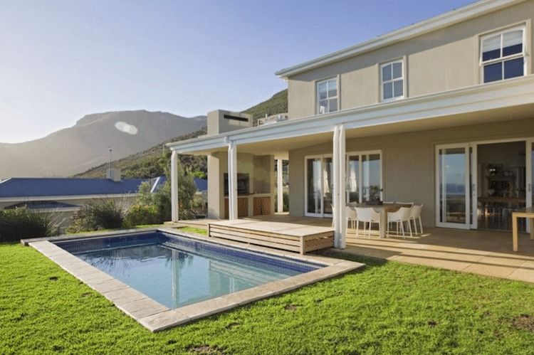 Photo 2 of Sapphire End accommodation in Noordhoek, Cape Town with 5 bedrooms and 3.5 bathrooms