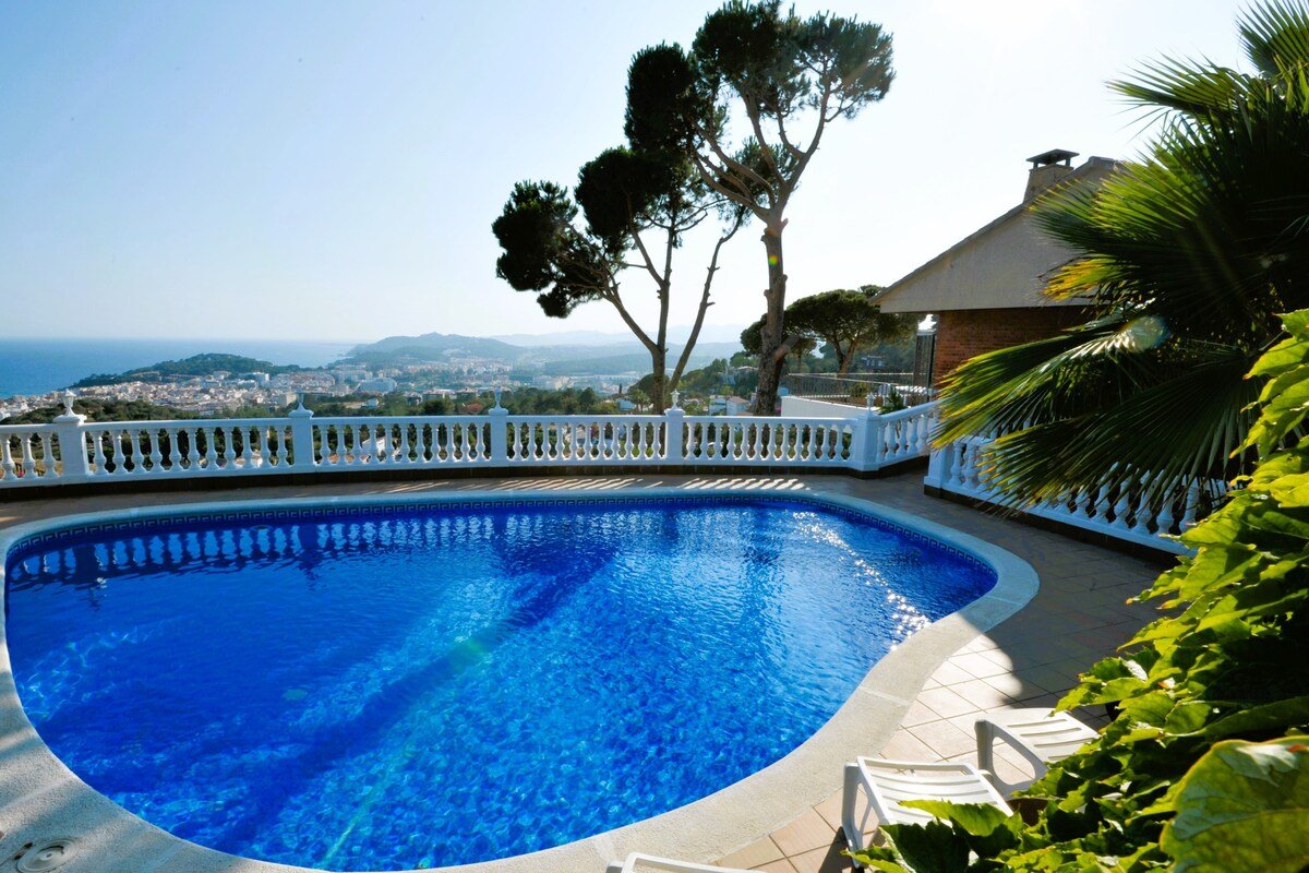 Villa Fluvia: 1200m city, swimming pool, sea view gallery image 3