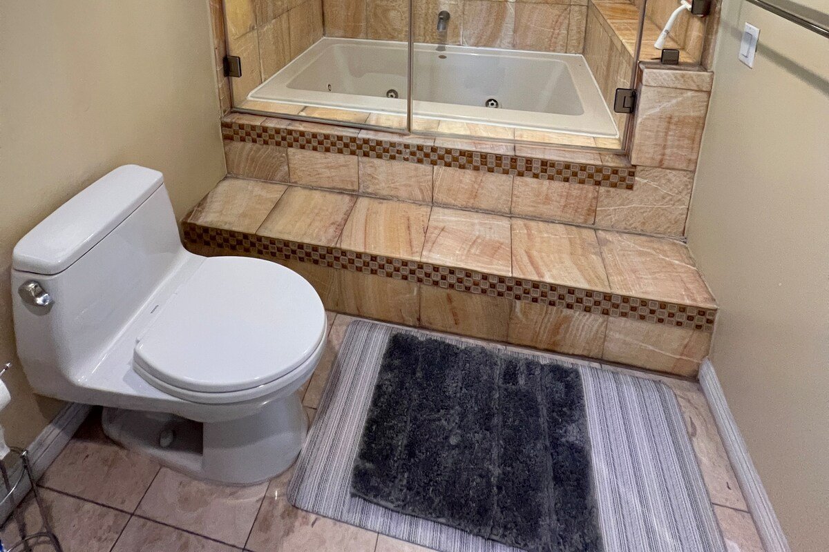 Home with breathtaking view gallery image 5