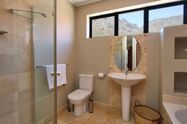 Camps Bay Villa – UPS (no load shedding) gallery image 5