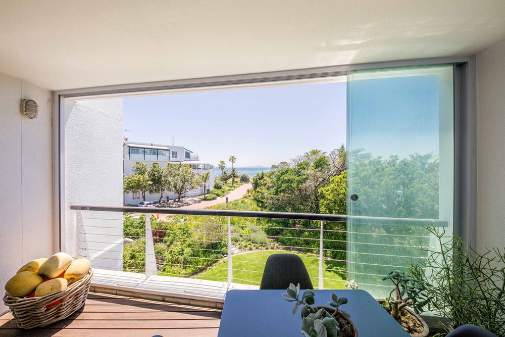 Photo 2 of Anchor Apartment accommodation in Mouille Point, Cape Town with 1 bedrooms and 1 bathrooms