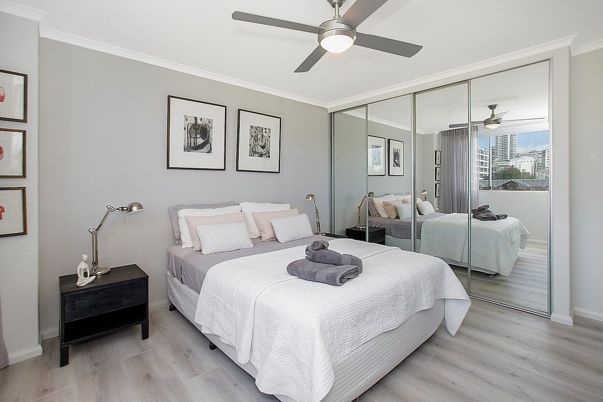 Stylish, Spacious, Spectacular Views Parking & Bbq gallery image 5