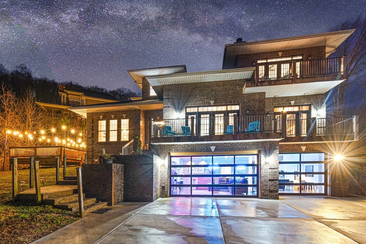 Entertainment & Hosting Dream: Amenities 6k+ sq ft gallery image 2