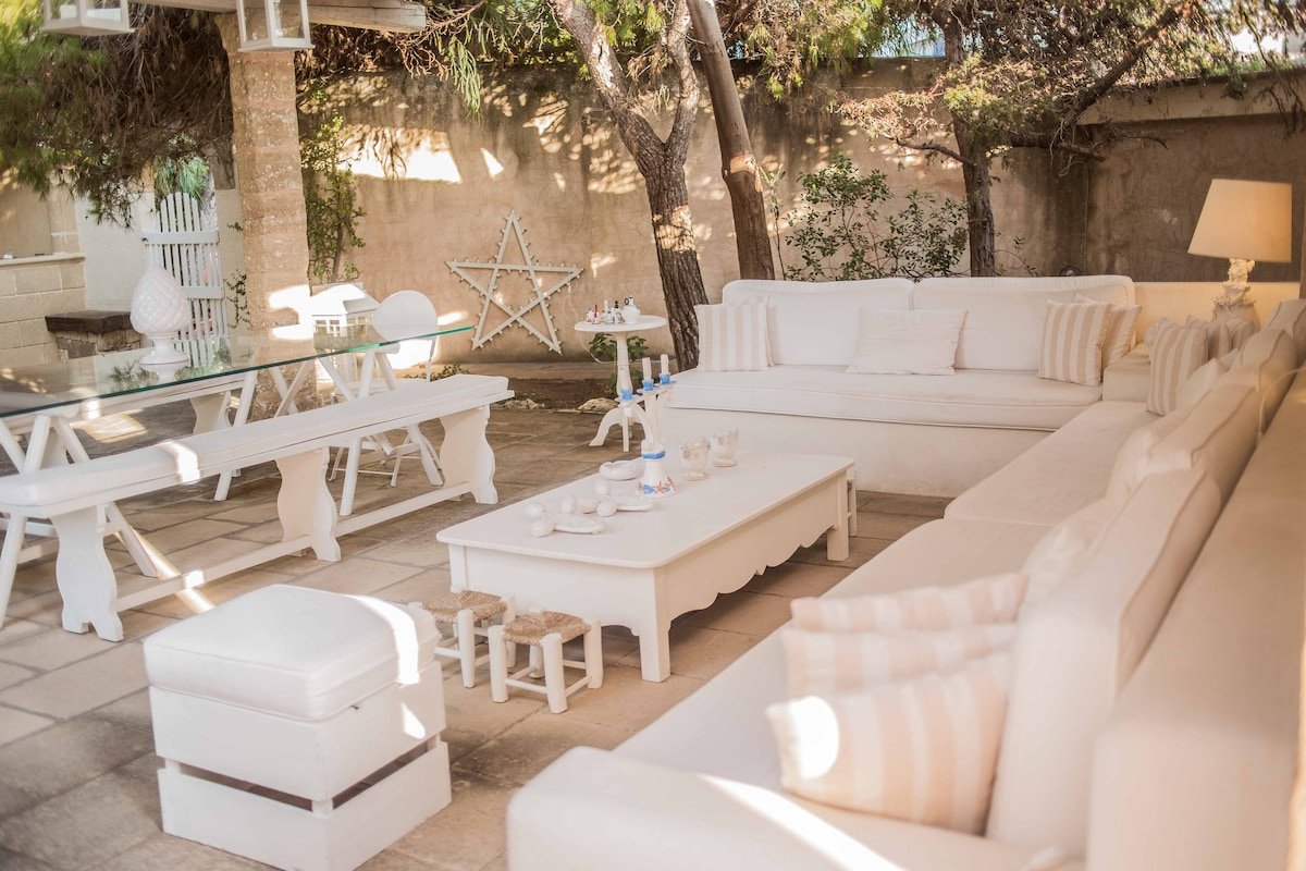 Beachfront Villa & Villa grande, immerse nel verde gallery image 2