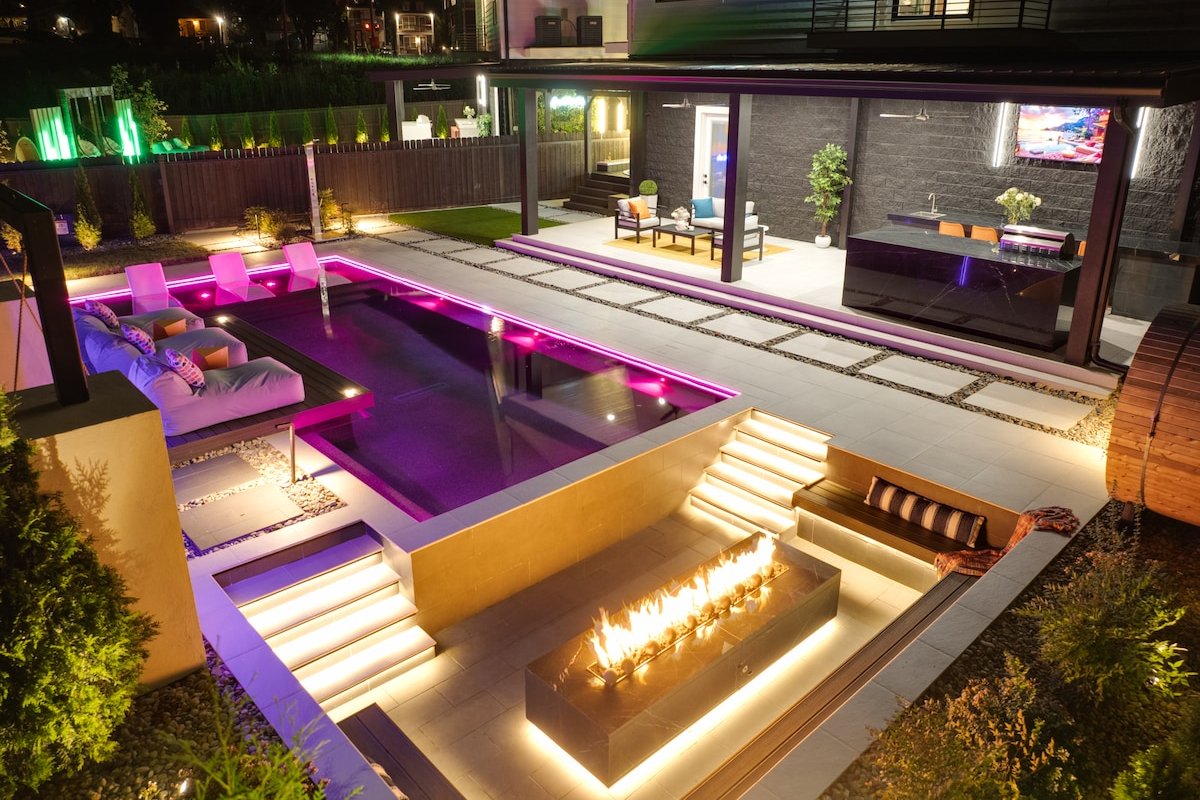 “The Pop Art Haus” | Gameroom • Pool • Pickleball gallery image 4