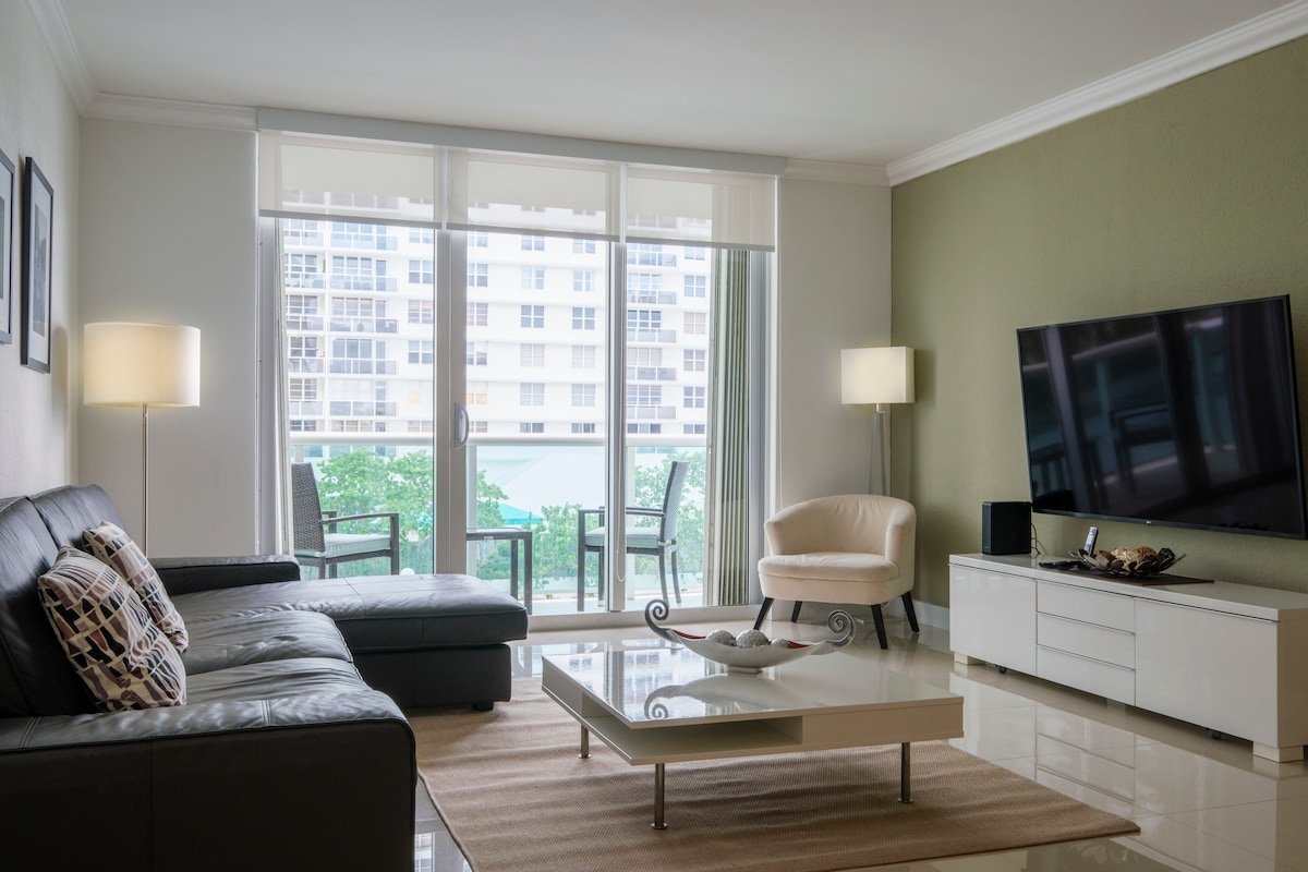 HomeAtSun: Ocean View just Over the Beach gallery image 2