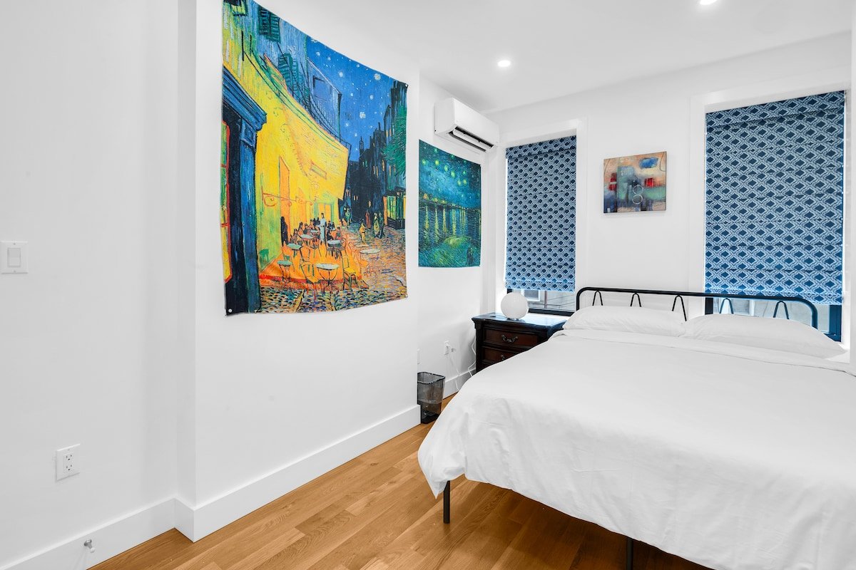 Lux Light Filled Crown Heights Townhouse Unique gallery image 3