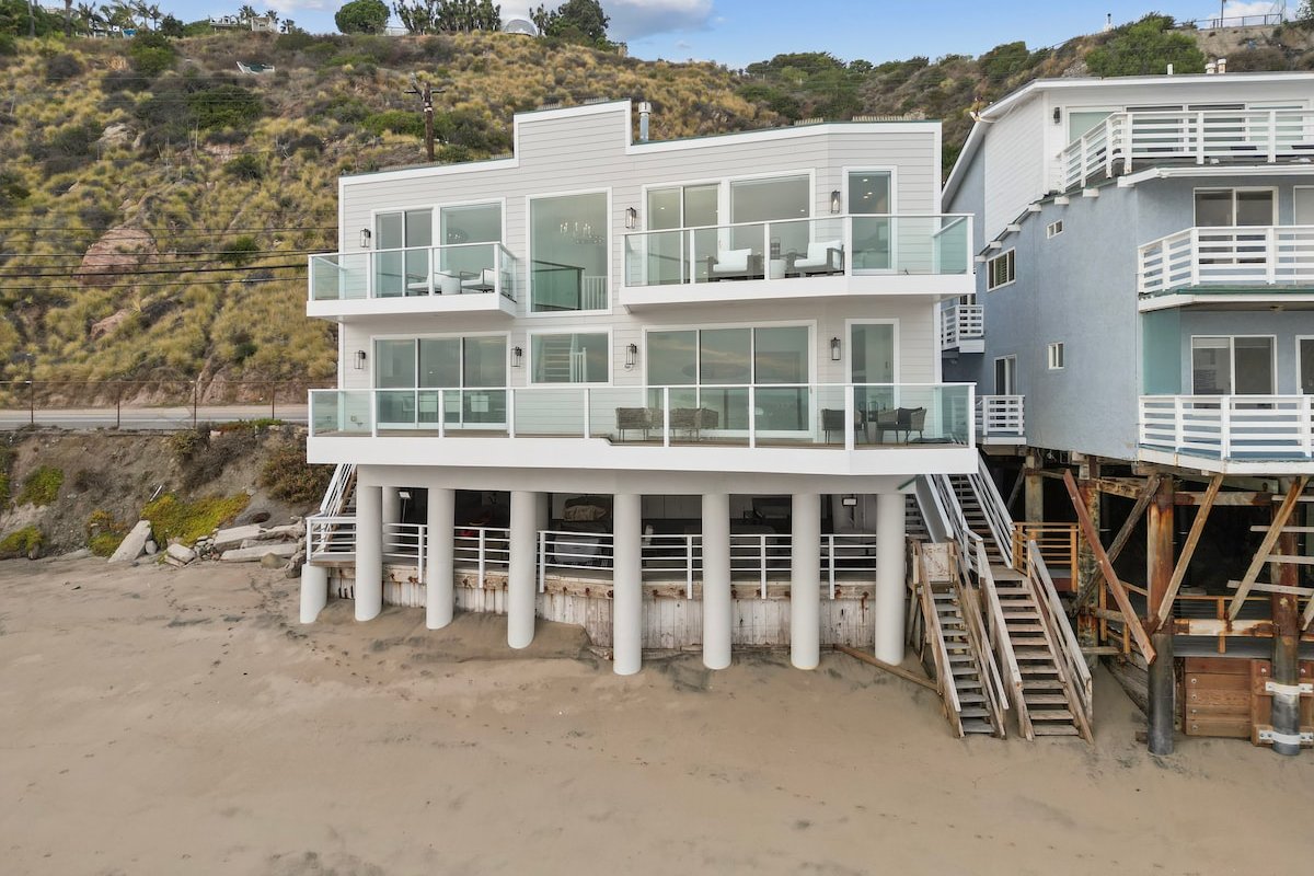 Epic Modern Malibu Beach House gallery image 3