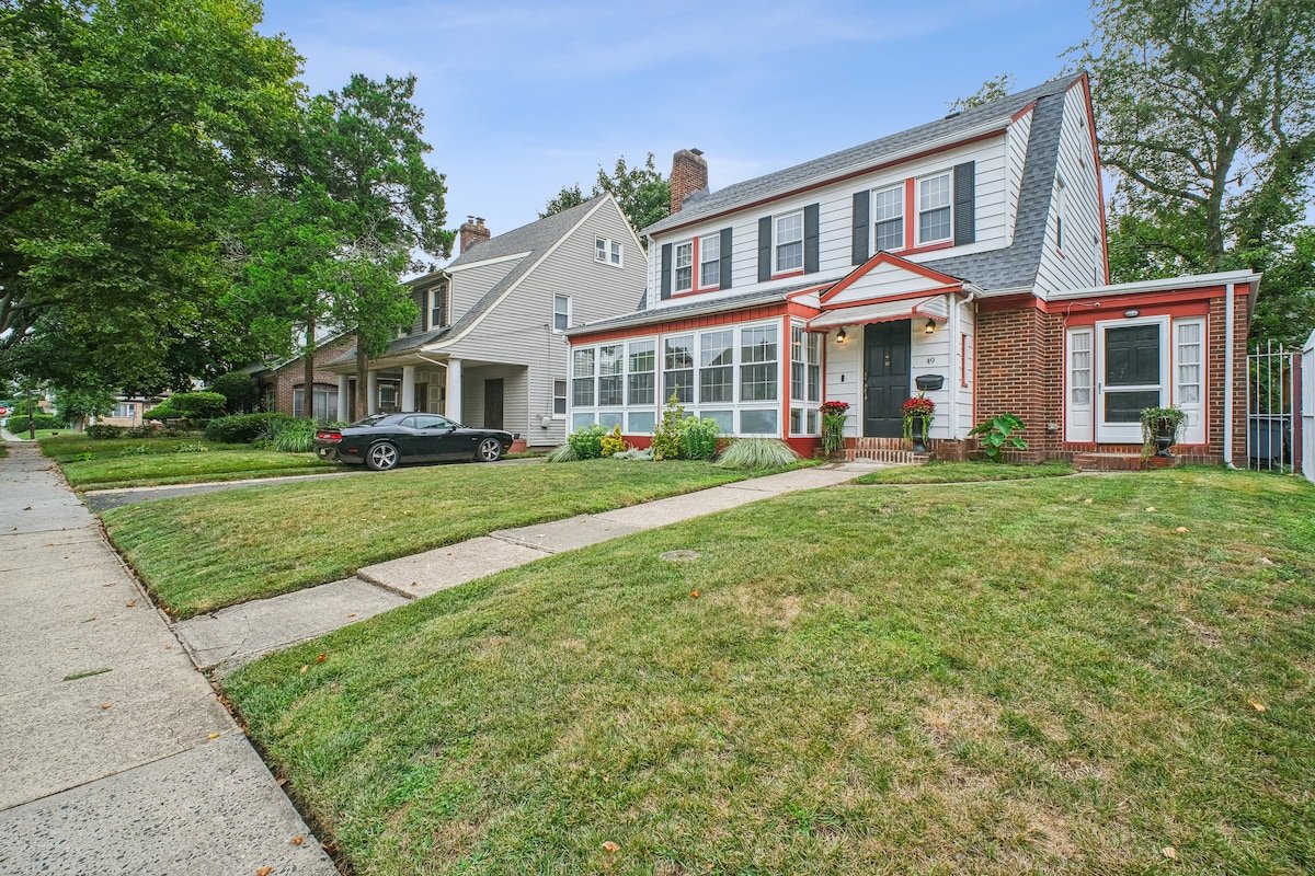 An Urban Paradise near ALL – The Entire Home gallery image 3