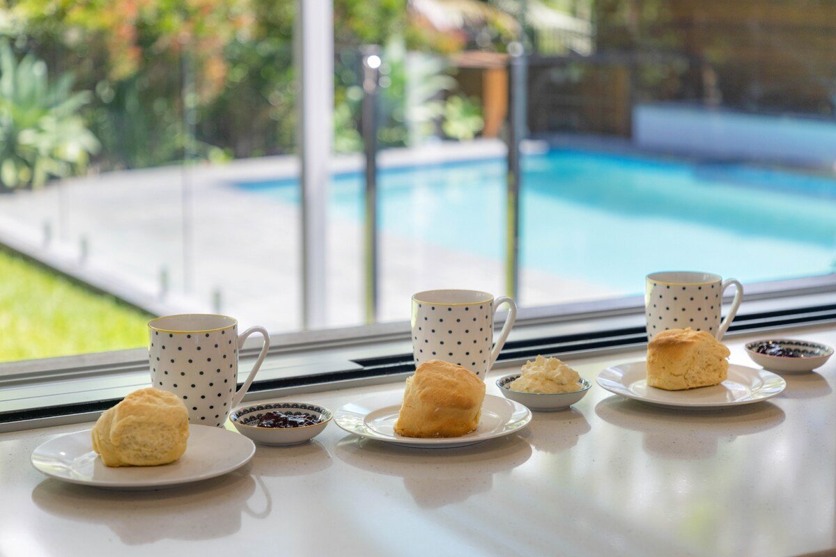 Laze @ Lighthouse – family home with pool gallery image 3