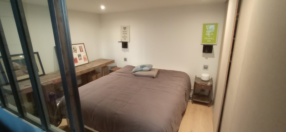 Lyon : typical loft flat 10 guests max gallery image 3