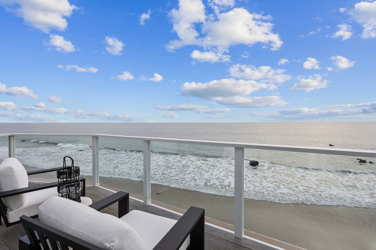 Epic Modern Malibu Beach House gallery image 2