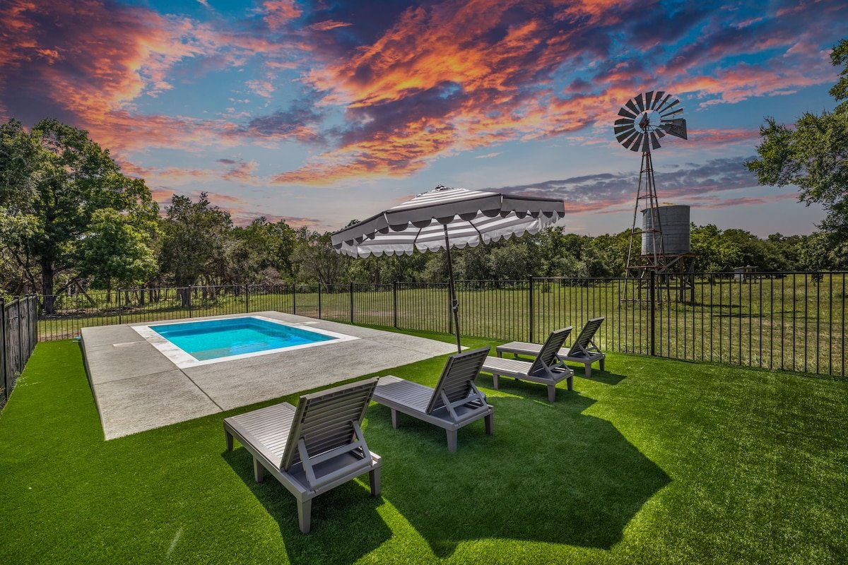 Austin Villa w/ Heated Pool+Hot Tub+Game Room+Cows gallery image 2