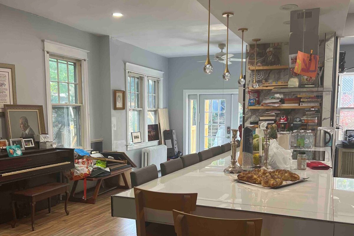 Cheerful Family and Dog Friendly 4-BDRM Home gallery image 5