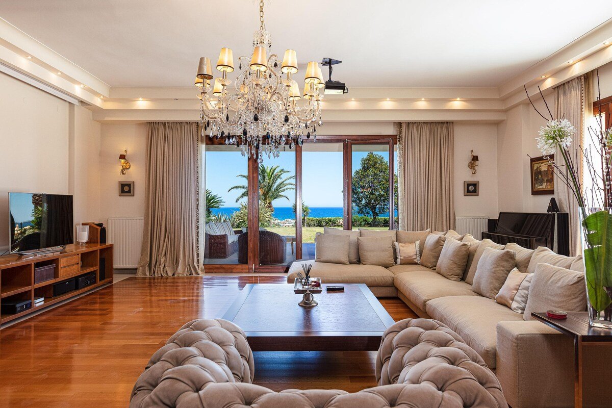 Grand Private Retreat Amid Palm Trees by etouri gallery image 5