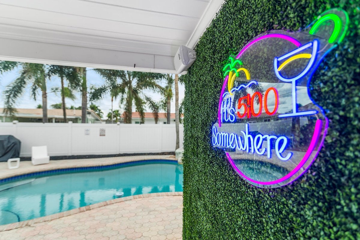 Luxe Villa: Salt Pool | BBQ | Hot Tub | Amenities! gallery image 3