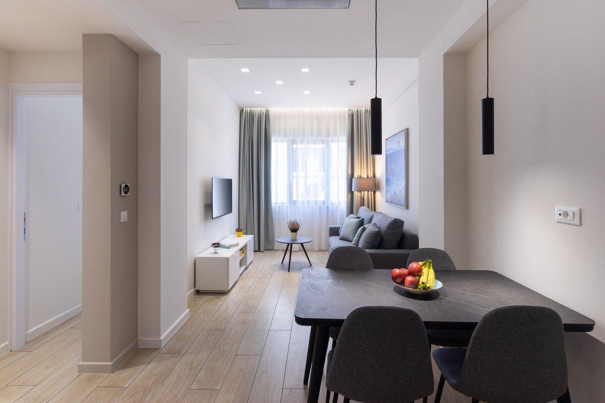 Luxury 2BDR apartment, in central location gallery image 4